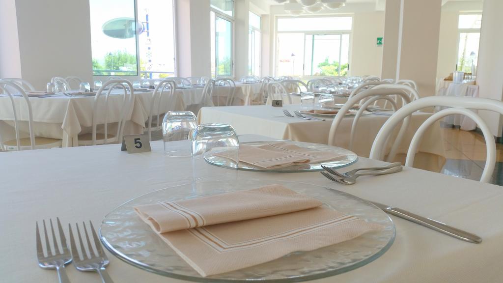 Hotel Delfino Milano Marittima Exterior foto