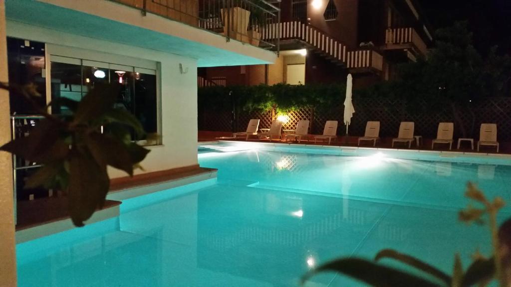 Hotel Delfino Milano Marittima Exterior foto