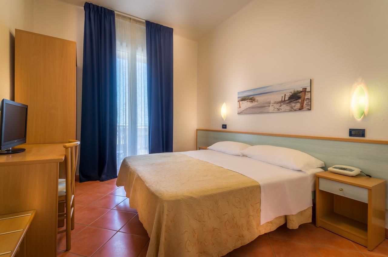 Hotel Delfino Milano Marittima Exterior foto
