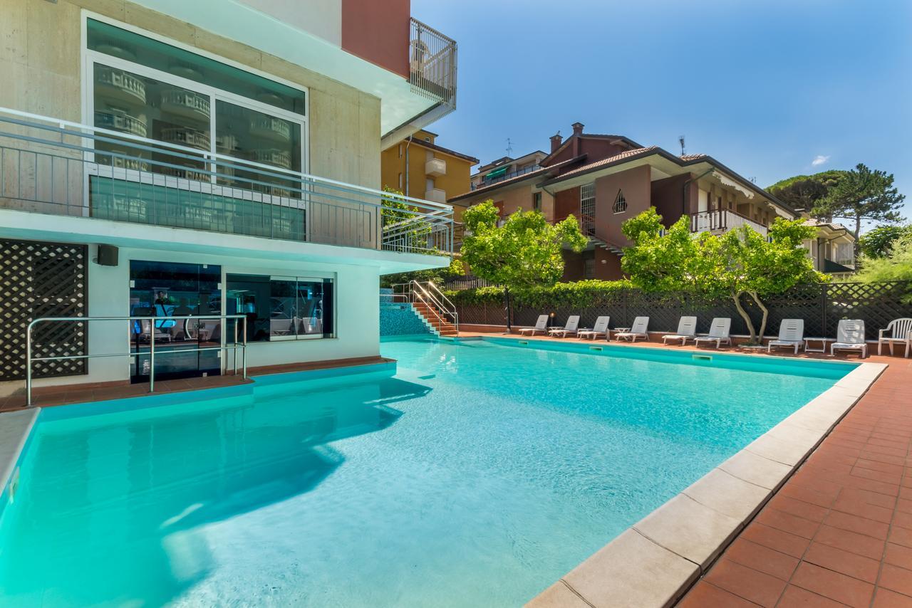 Hotel Delfino Milano Marittima Exterior foto