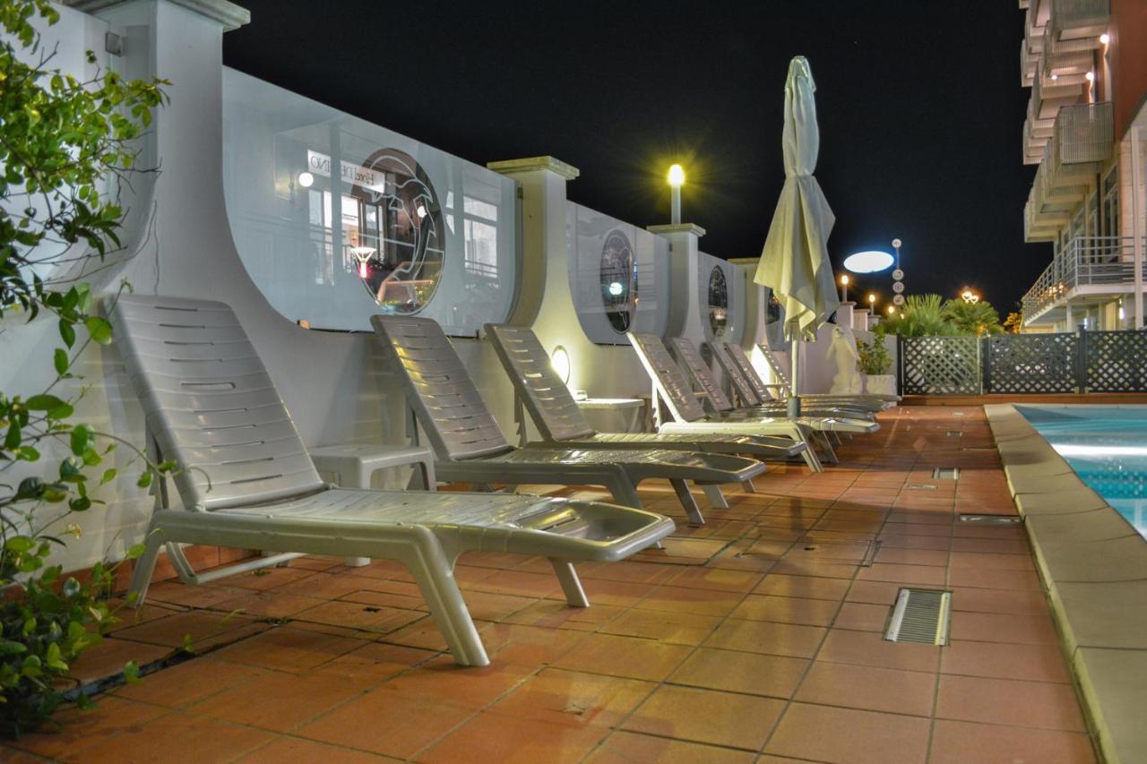 Hotel Delfino Milano Marittima Exterior foto